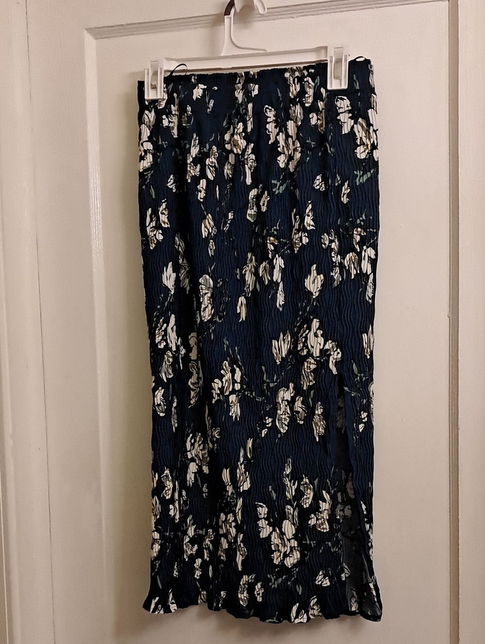 Abaadlw Women Midi  Floral Pleated with Side Slit Elastic Waist Skirt NWT Size M